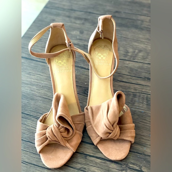 Vince Camuto heels - Picture 1 of 3